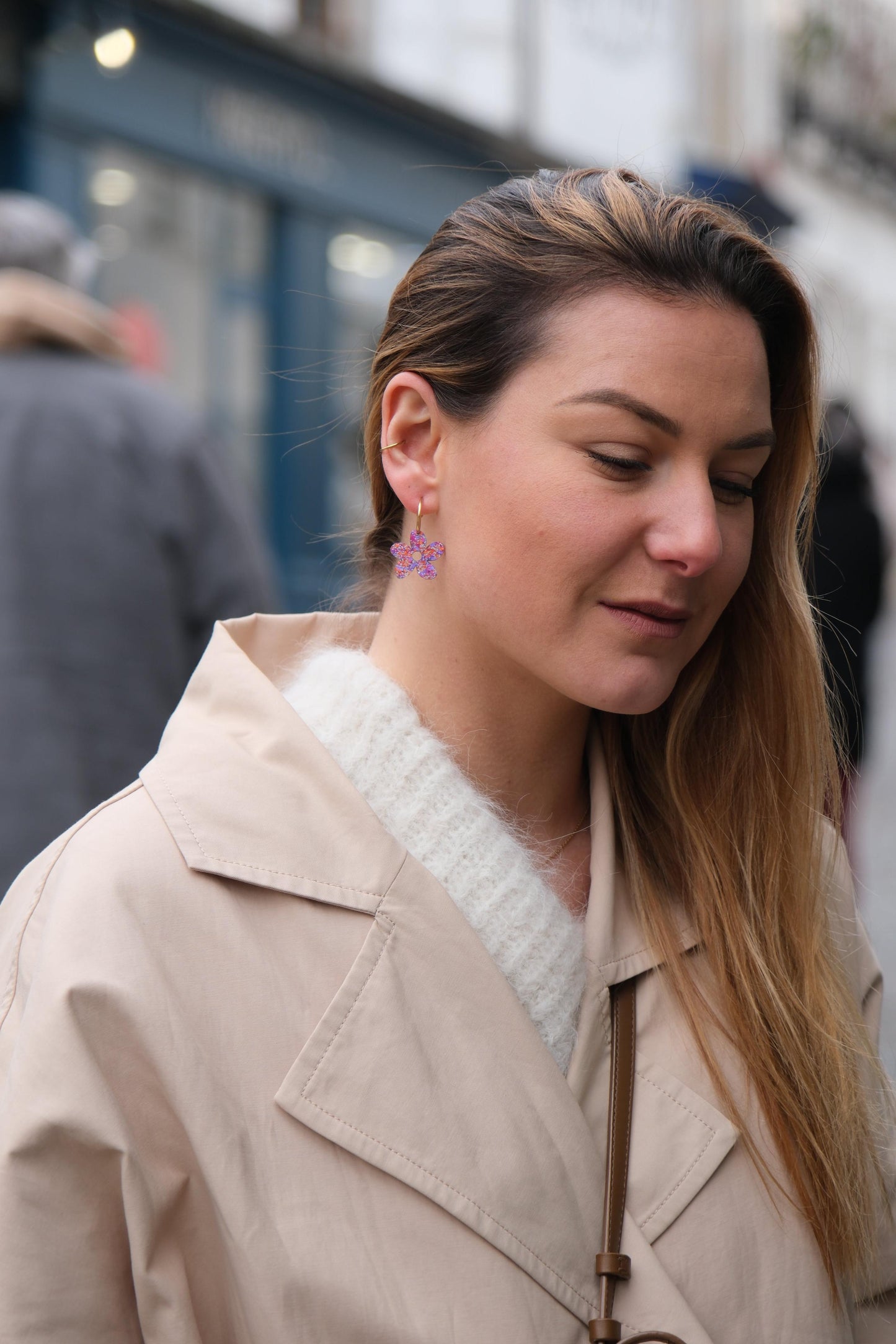 Boucles d'Oreilles Créoles Fleurs Pailletées