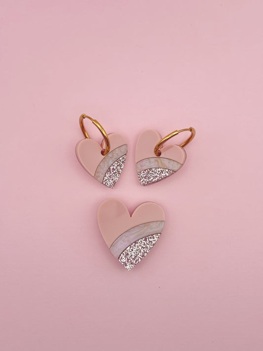 Coffret Boucles d'Oreilles + Broche Coeurs Arc-En-Ciel